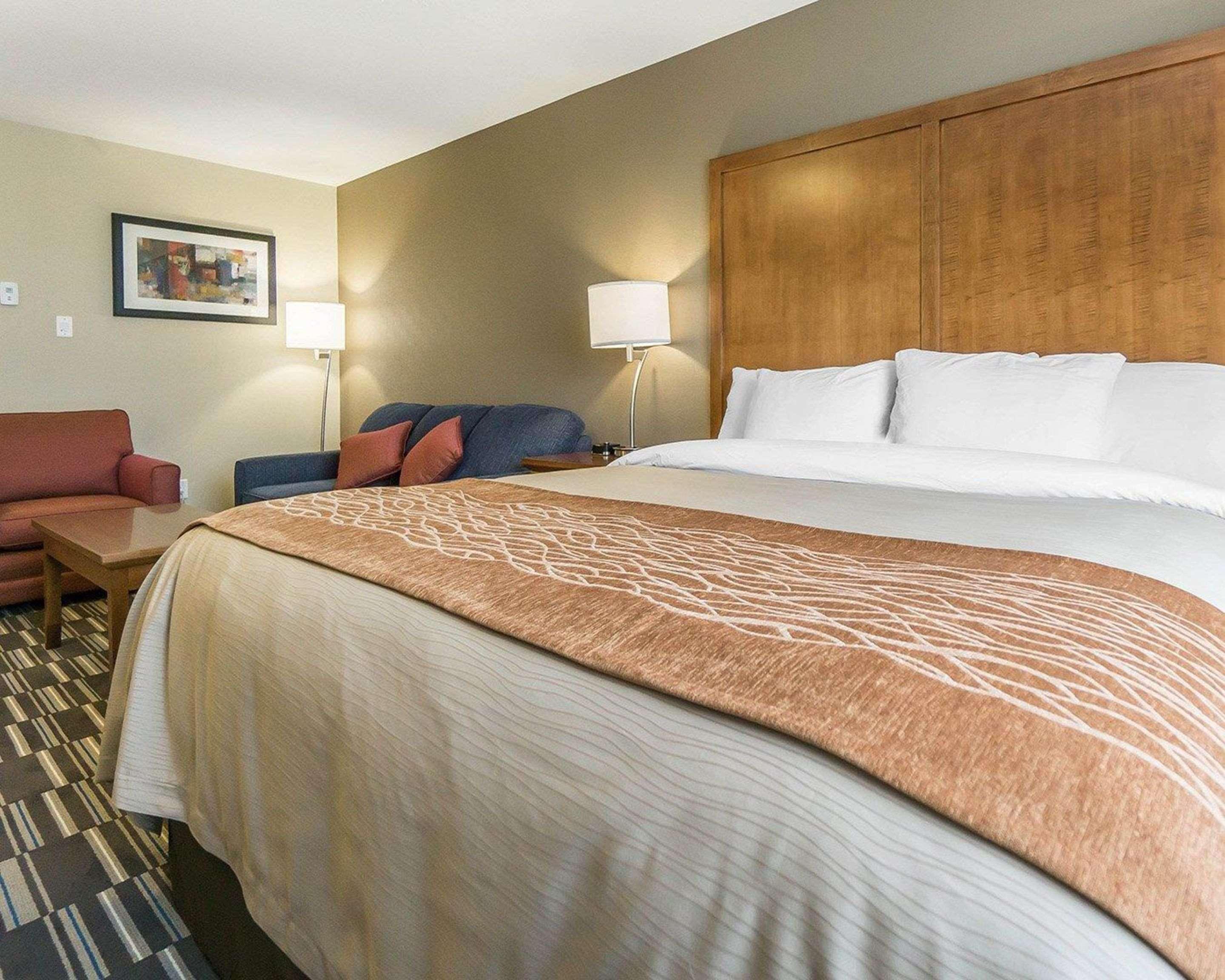 ניסקו Comfort Inn & Suites Edmonton International Airport מראה חיצוני תמונה