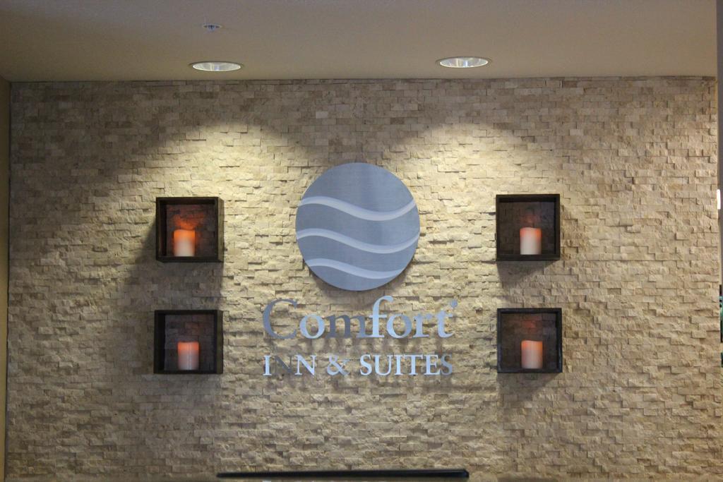 ניסקו Comfort Inn & Suites Edmonton International Airport מראה חיצוני תמונה