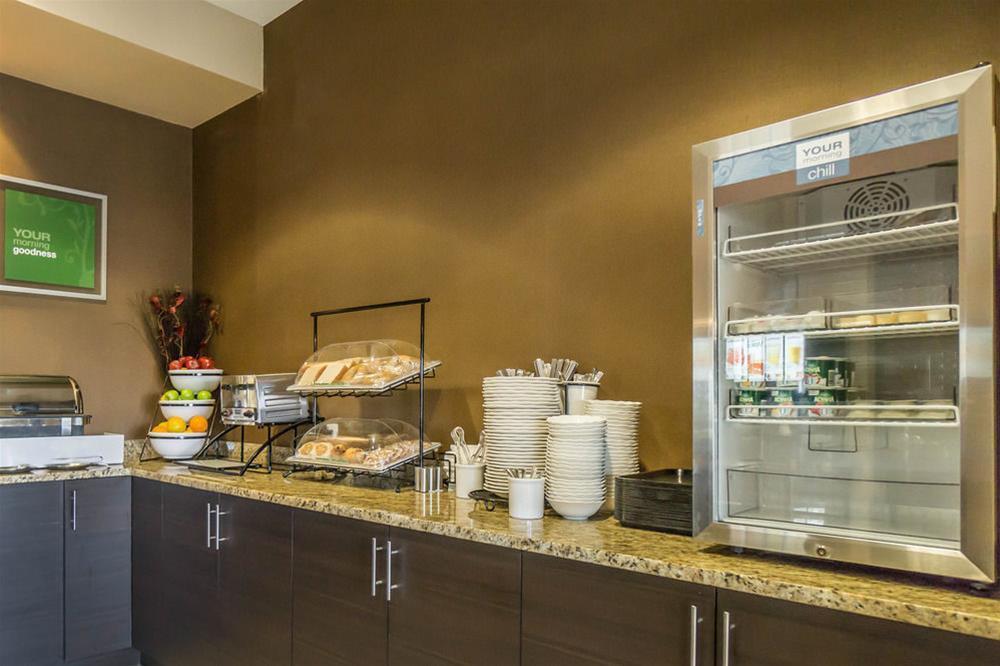 ניסקו Comfort Inn & Suites Edmonton International Airport מראה חיצוני תמונה