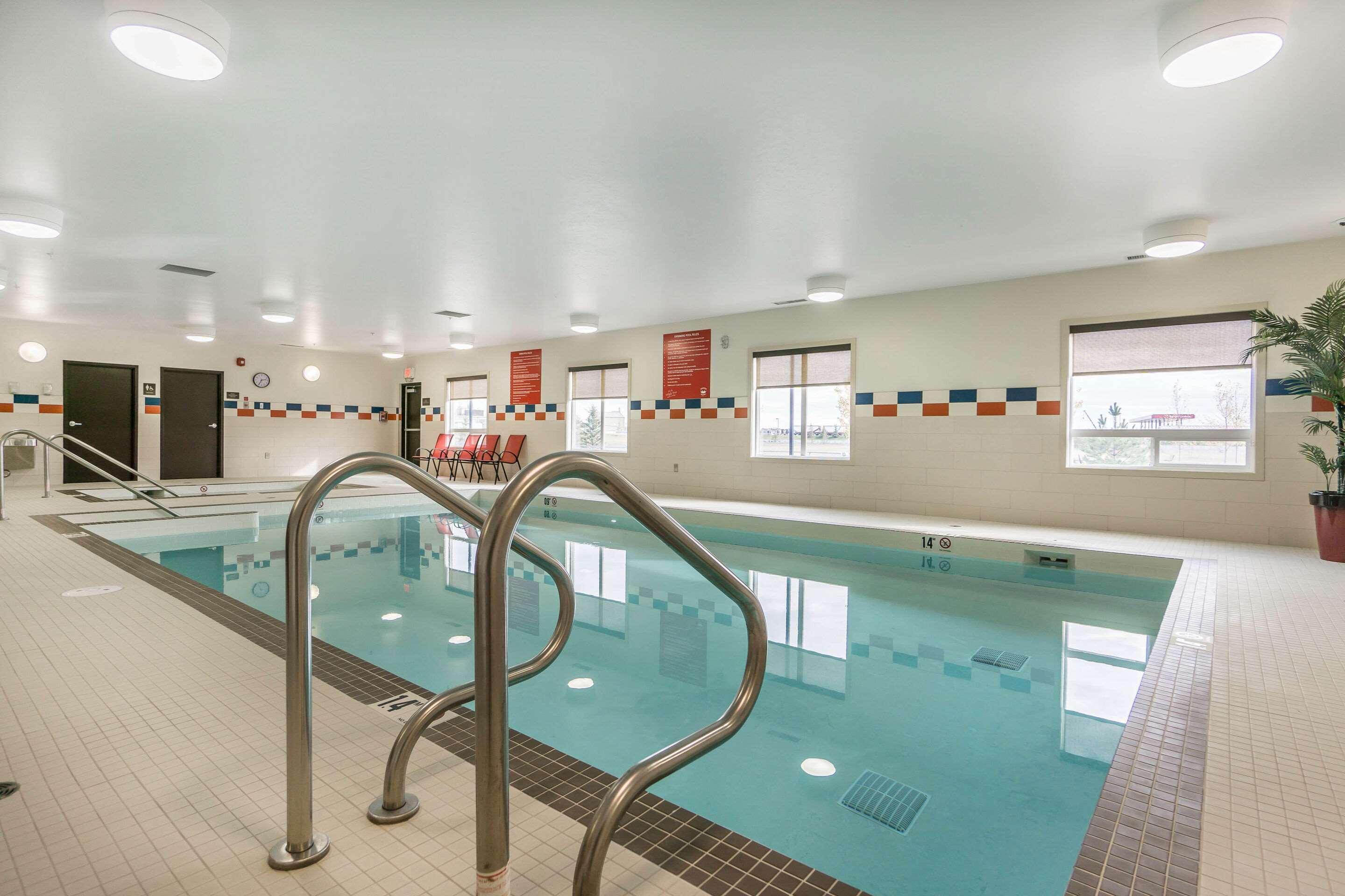 ניסקו Comfort Inn & Suites Edmonton International Airport מראה חיצוני תמונה