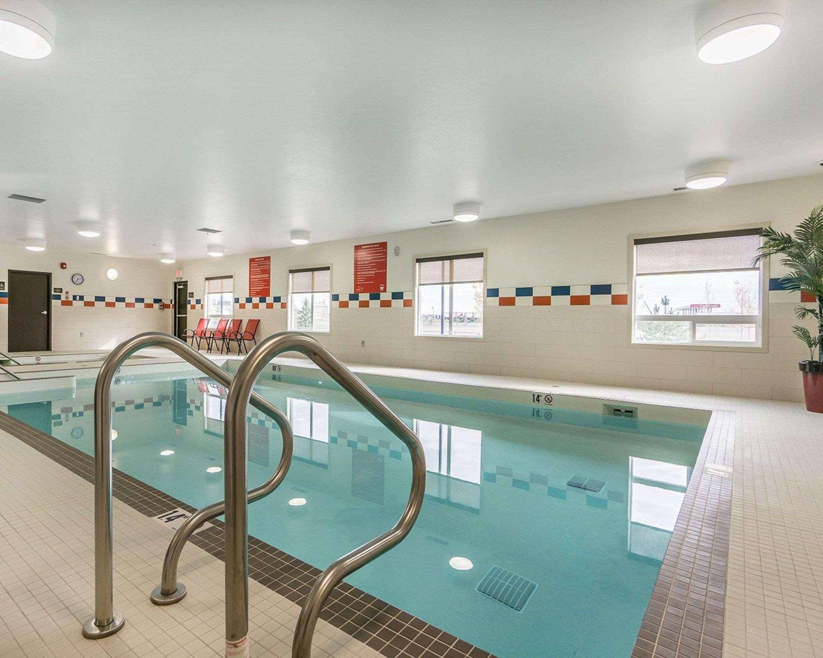 ניסקו Comfort Inn & Suites Edmonton International Airport מראה חיצוני תמונה