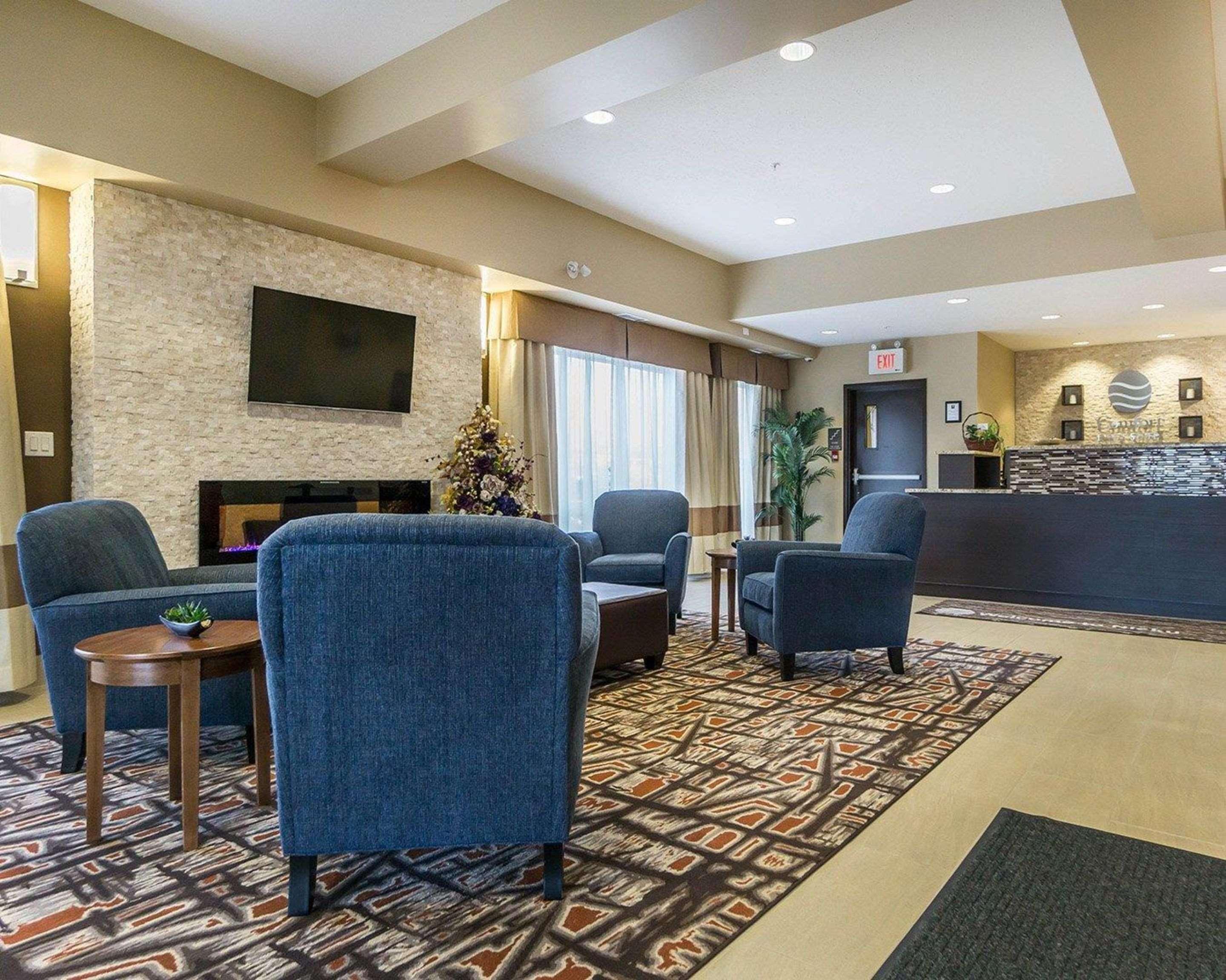 ניסקו Comfort Inn & Suites Edmonton International Airport מראה חיצוני תמונה