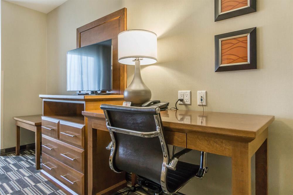 ניסקו Comfort Inn & Suites Edmonton International Airport מראה חיצוני תמונה
