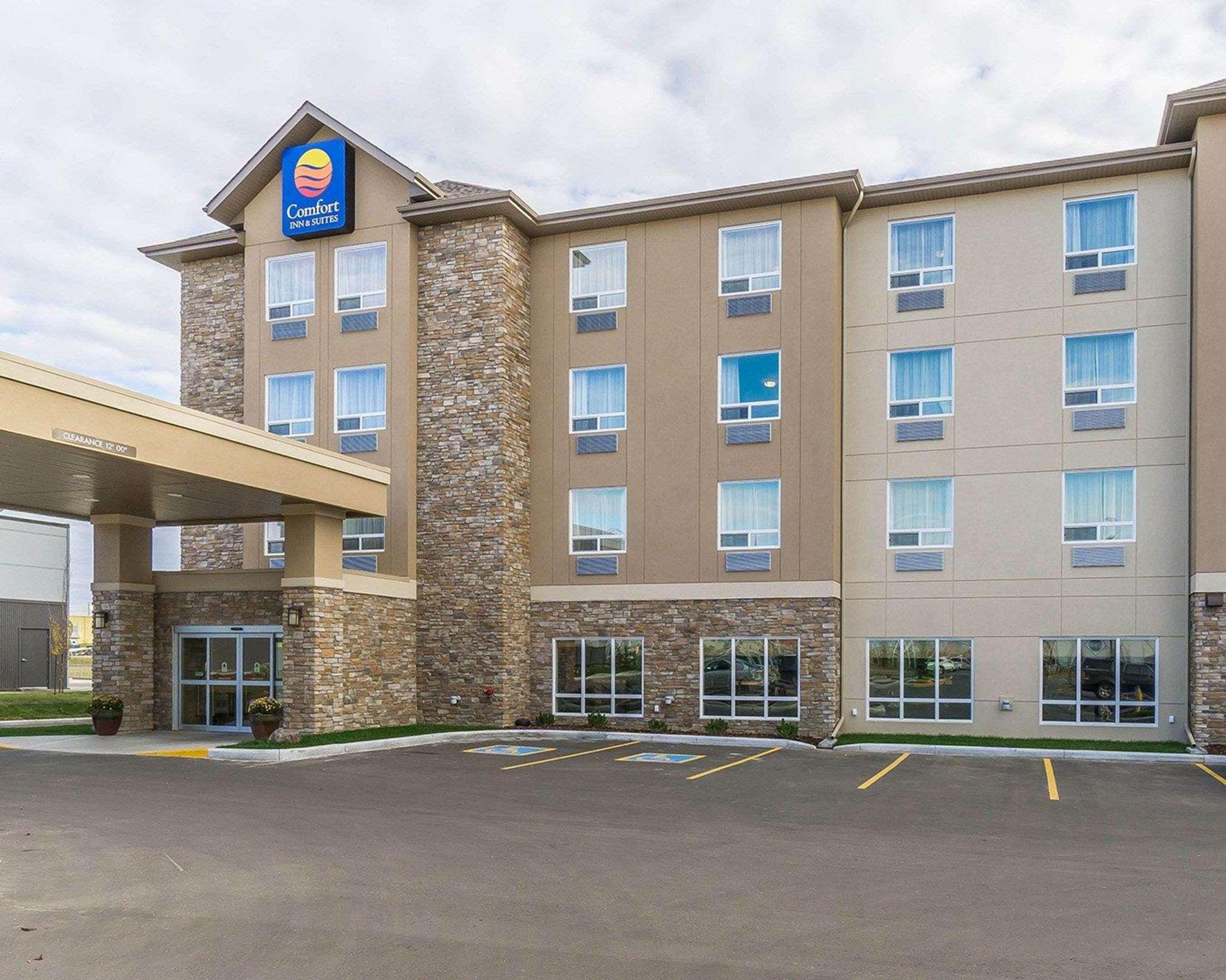 ניסקו Comfort Inn & Suites Edmonton International Airport מראה חיצוני תמונה