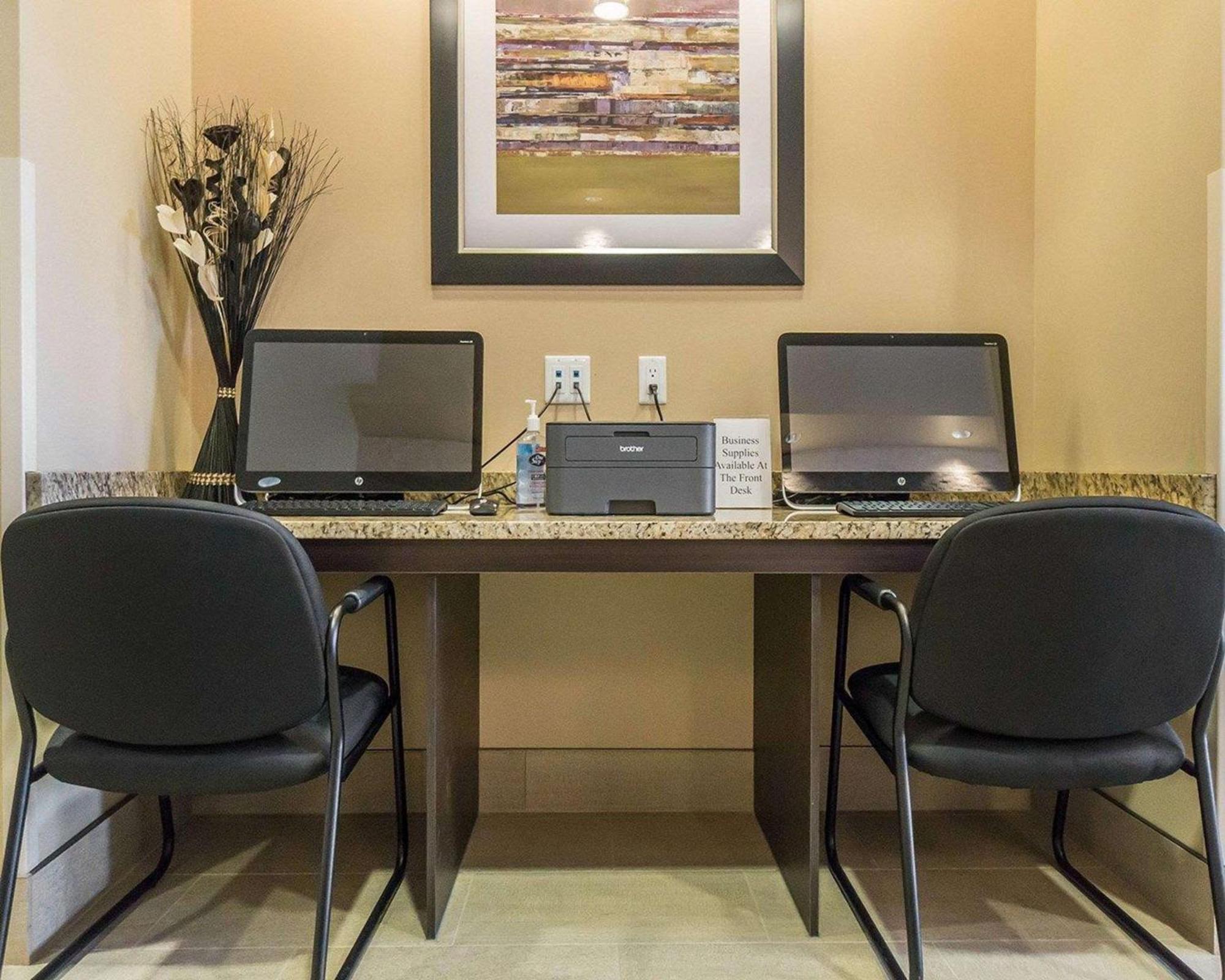 ניסקו Comfort Inn & Suites Edmonton International Airport מראה חיצוני תמונה