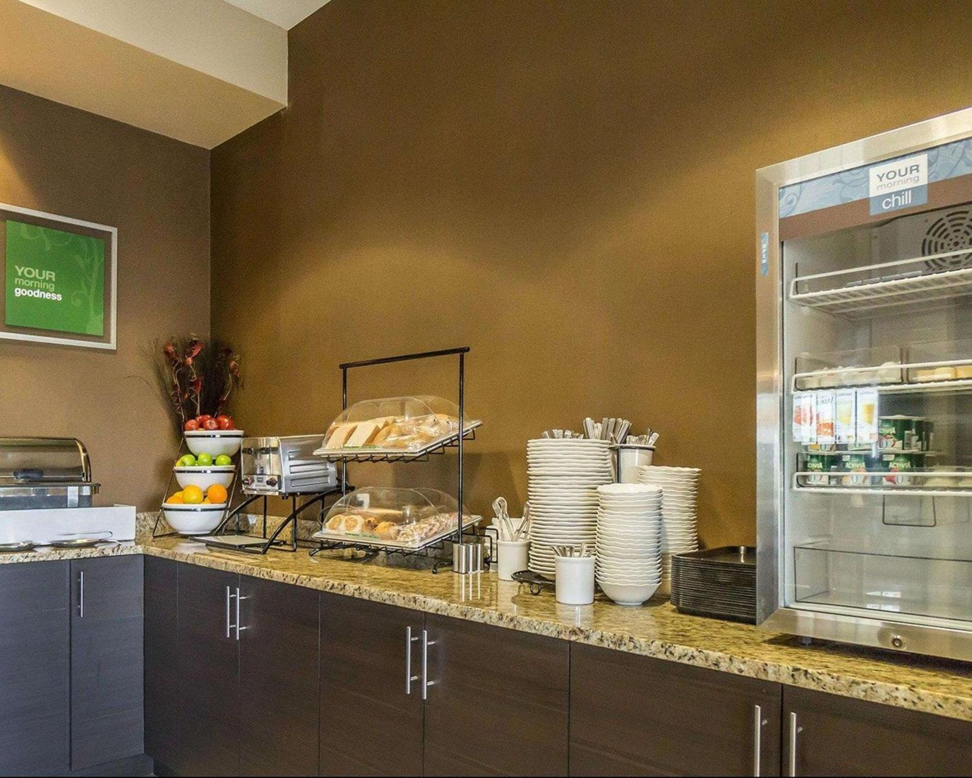 ניסקו Comfort Inn & Suites Edmonton International Airport מראה חיצוני תמונה