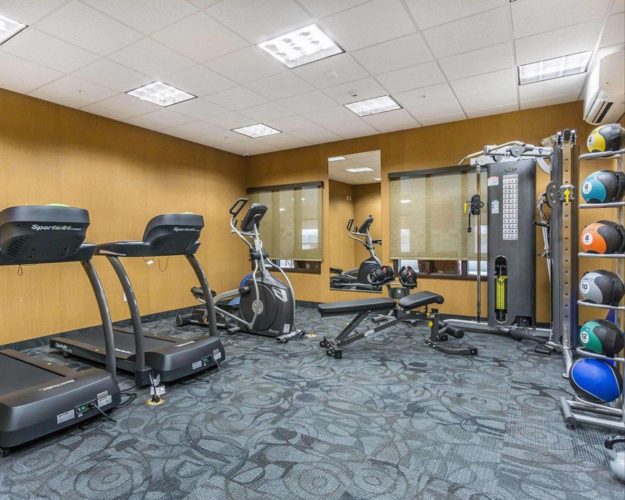 ניסקו Comfort Inn & Suites Edmonton International Airport מראה חיצוני תמונה