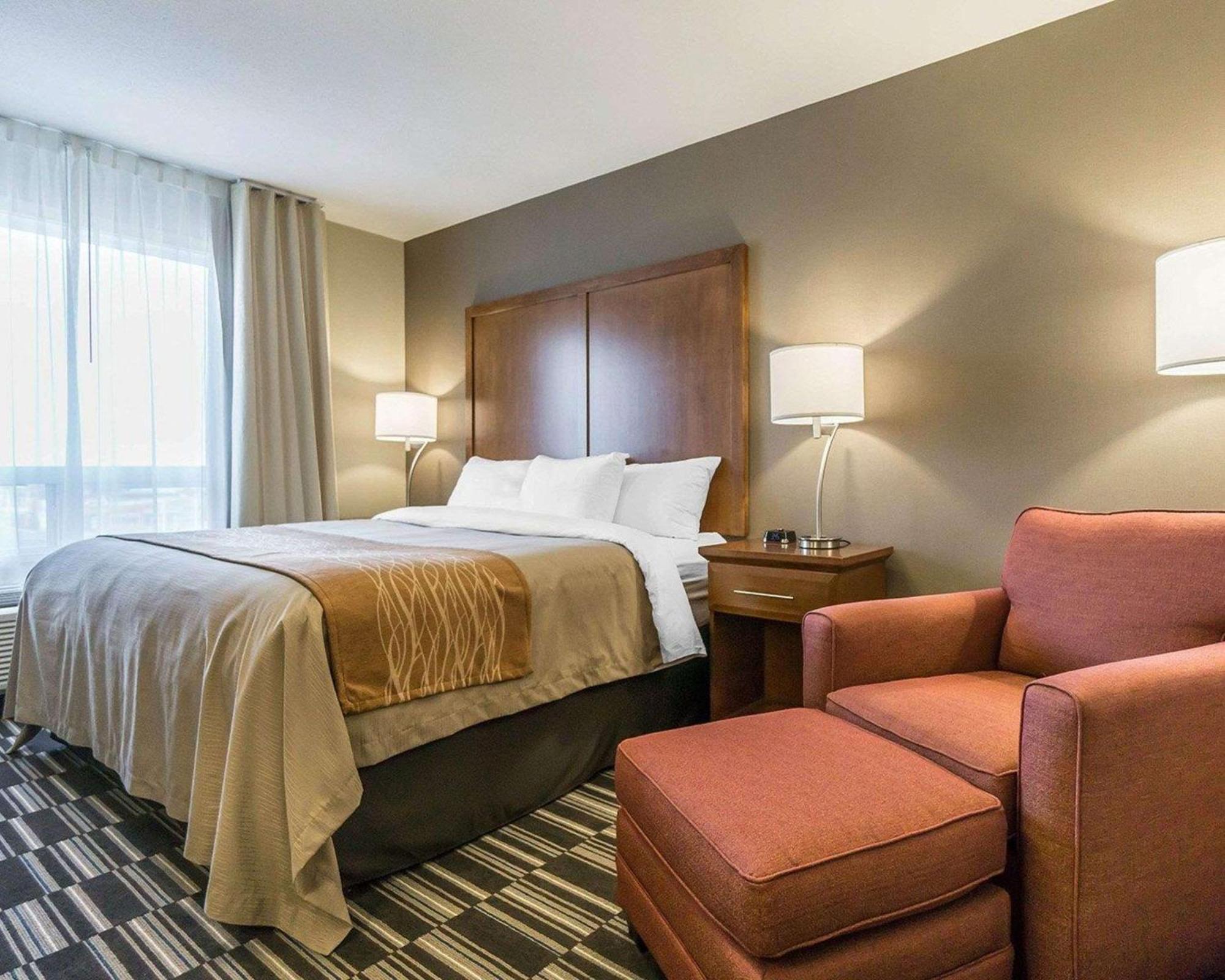 ניסקו Comfort Inn & Suites Edmonton International Airport מראה חיצוני תמונה