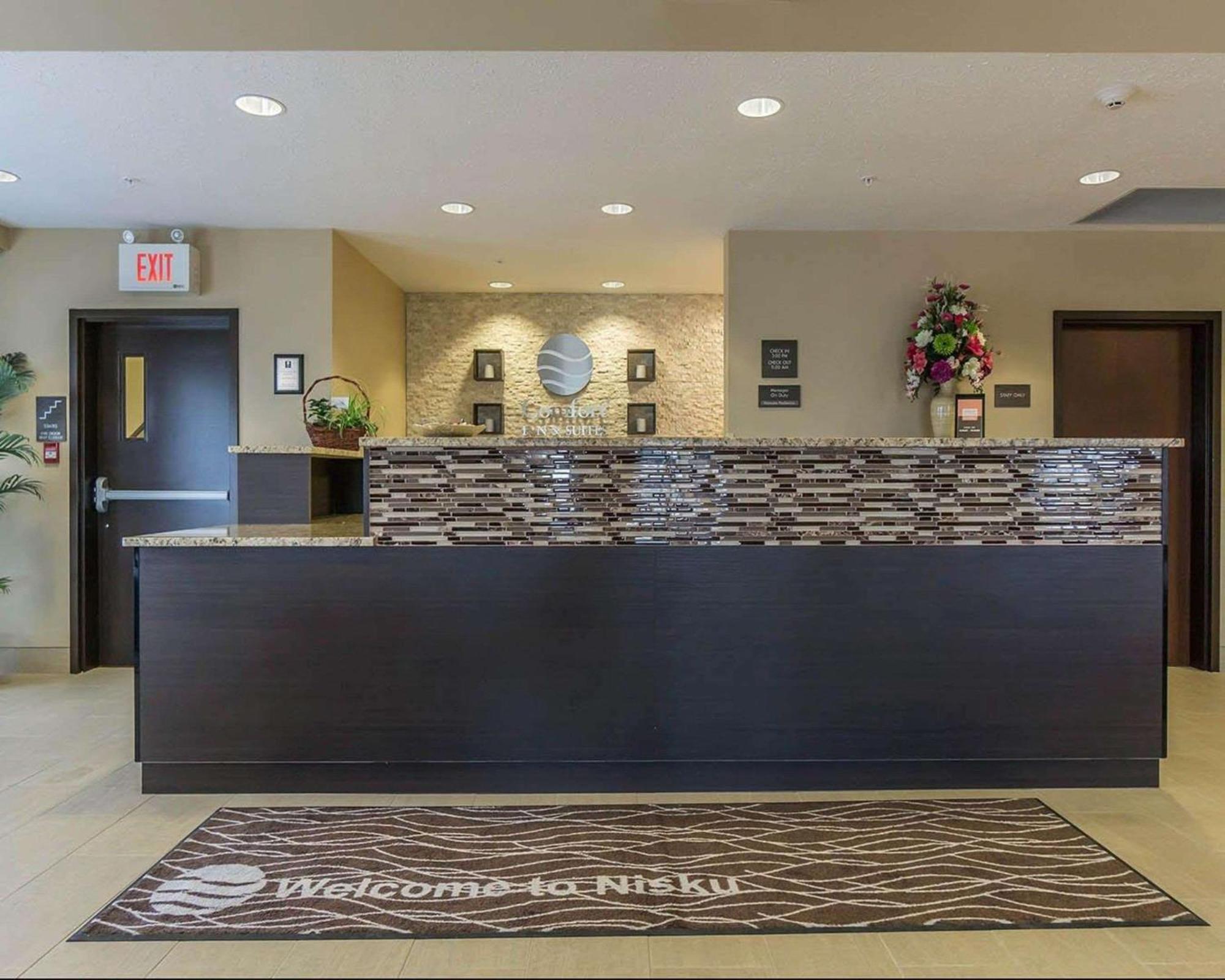 ניסקו Comfort Inn & Suites Edmonton International Airport מראה חיצוני תמונה