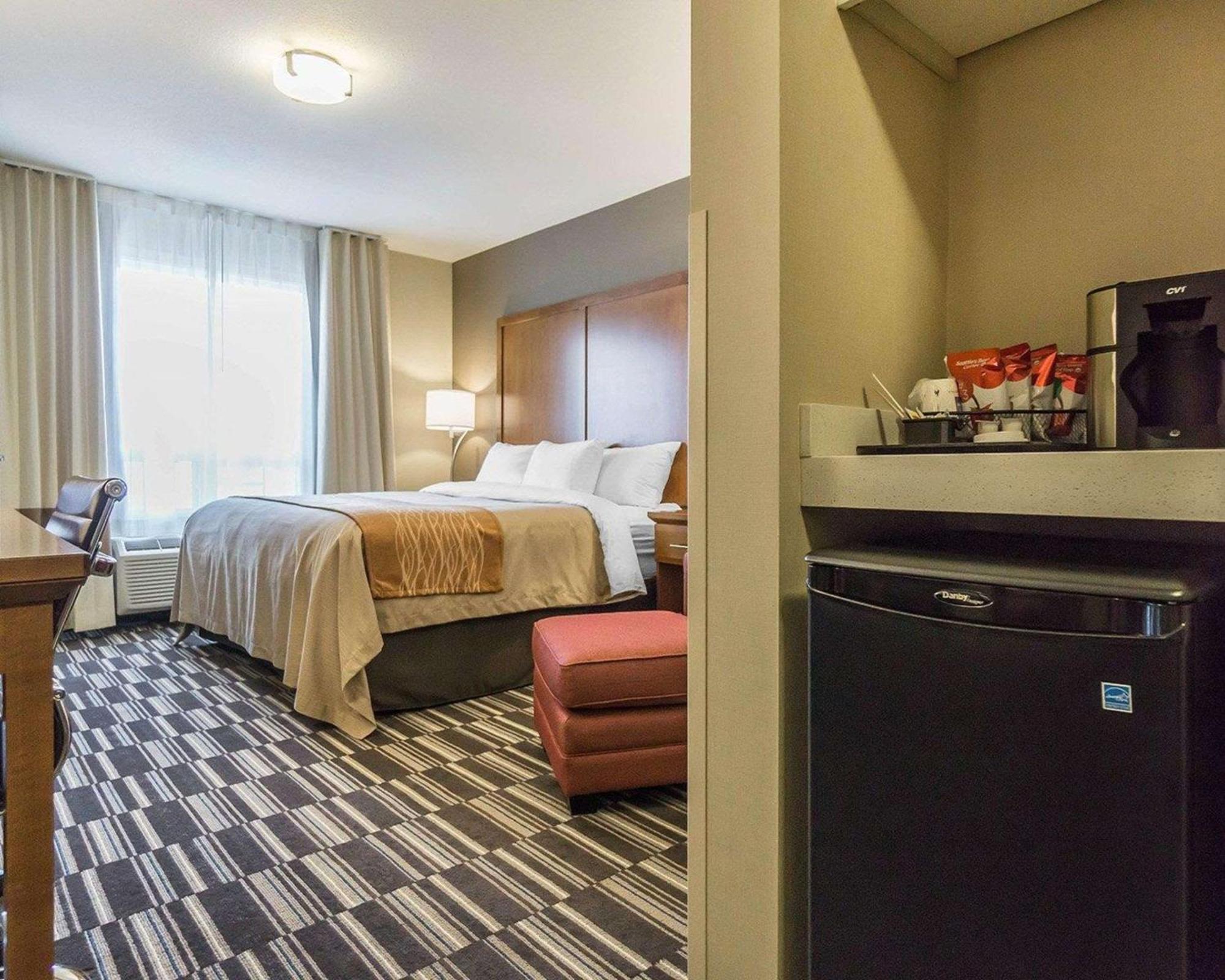ניסקו Comfort Inn & Suites Edmonton International Airport מראה חיצוני תמונה