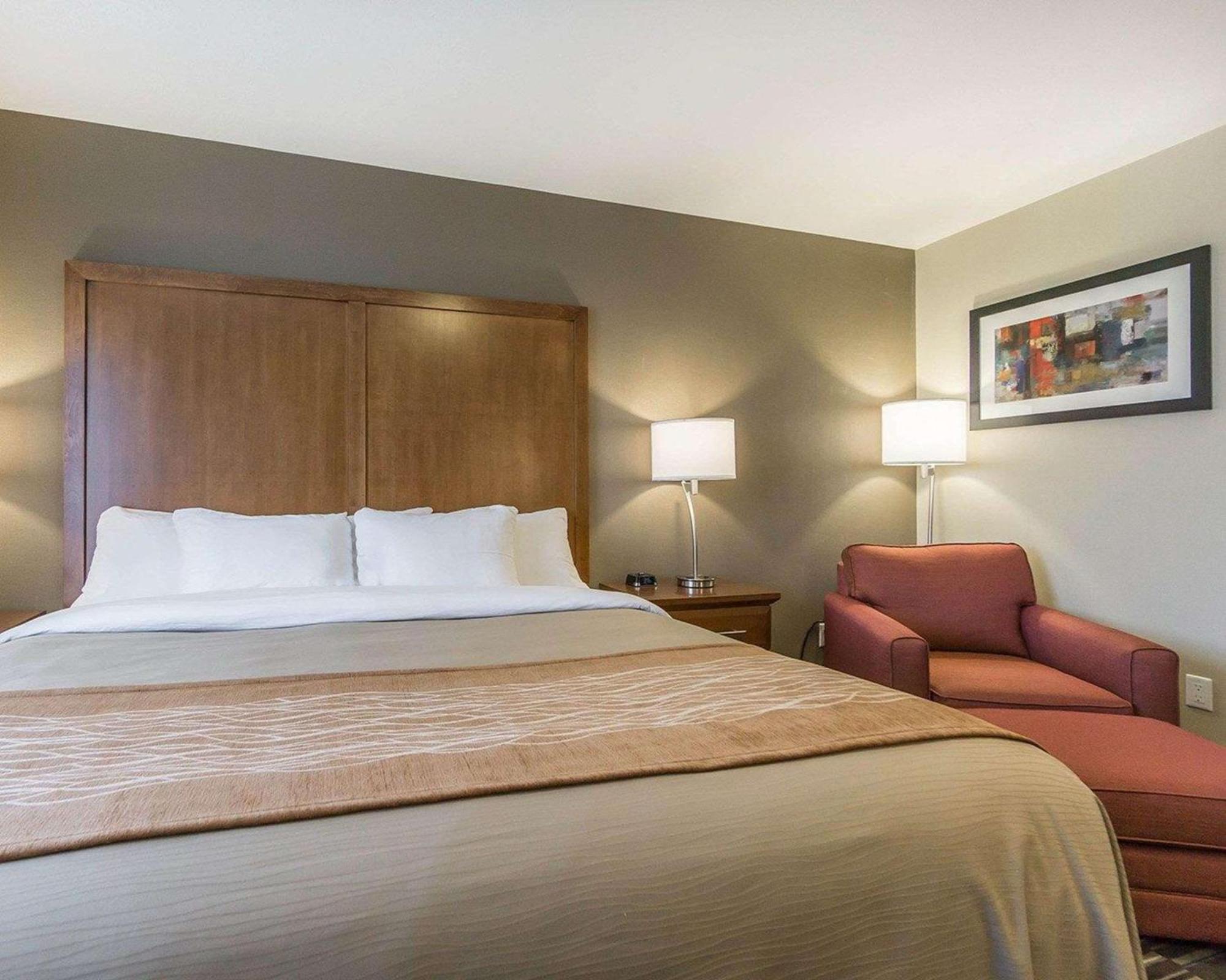 ניסקו Comfort Inn & Suites Edmonton International Airport מראה חיצוני תמונה