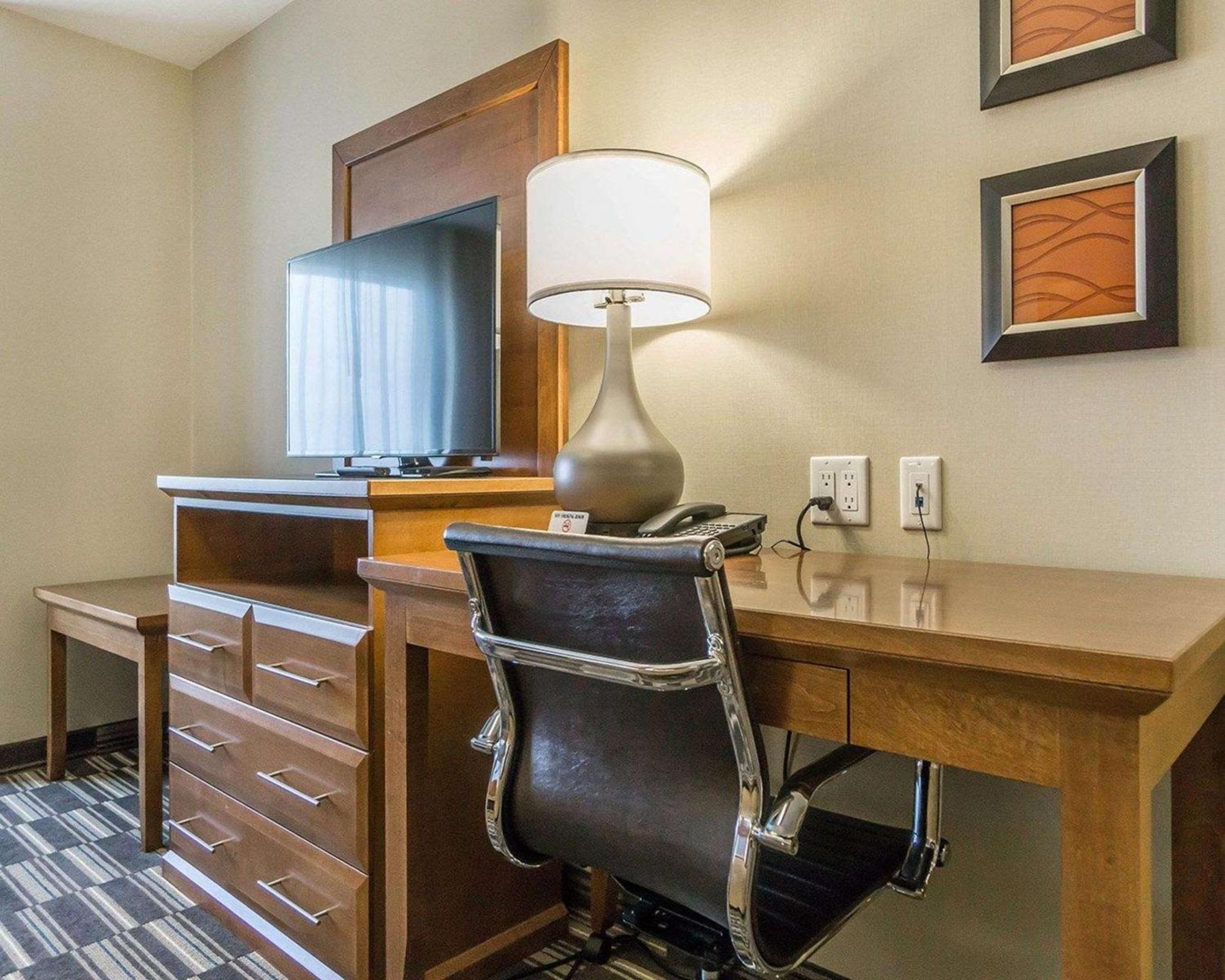 ניסקו Comfort Inn & Suites Edmonton International Airport מראה חיצוני תמונה