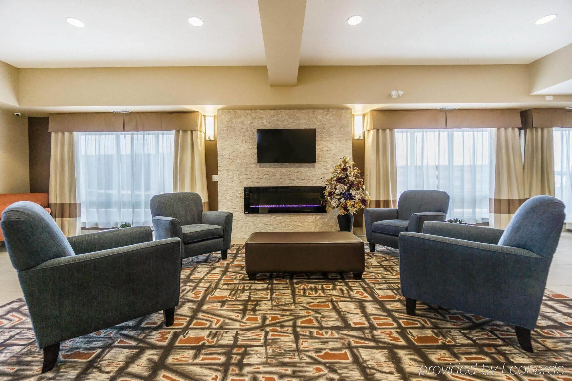 ניסקו Comfort Inn & Suites Edmonton International Airport מראה חיצוני תמונה