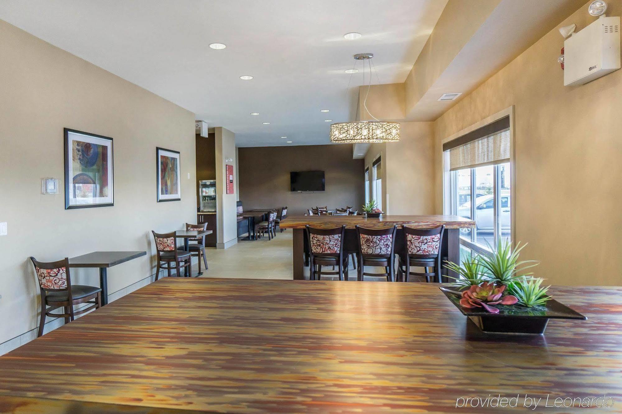 ניסקו Comfort Inn & Suites Edmonton International Airport מראה חיצוני תמונה