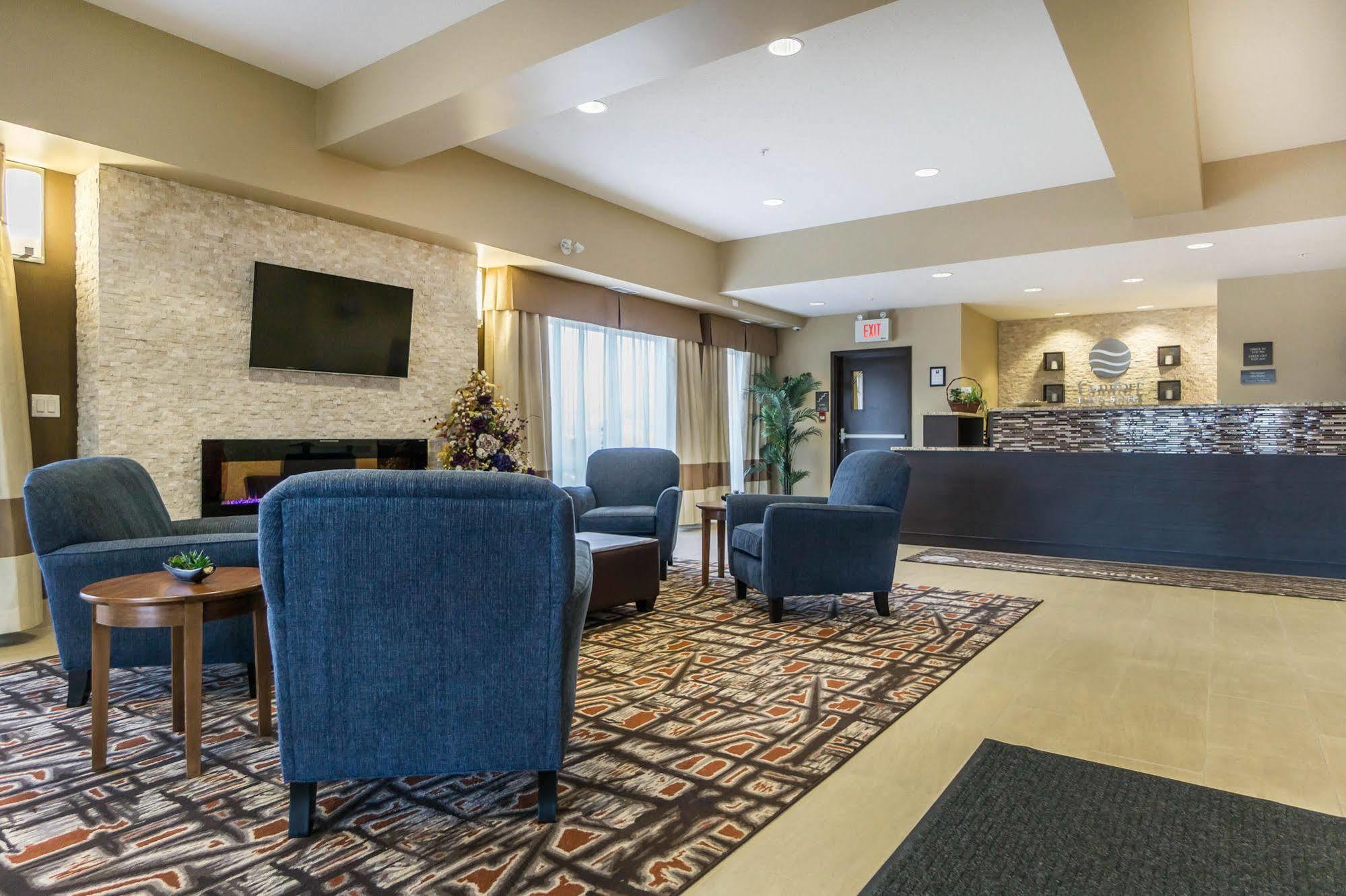ניסקו Comfort Inn & Suites Edmonton International Airport מראה חיצוני תמונה